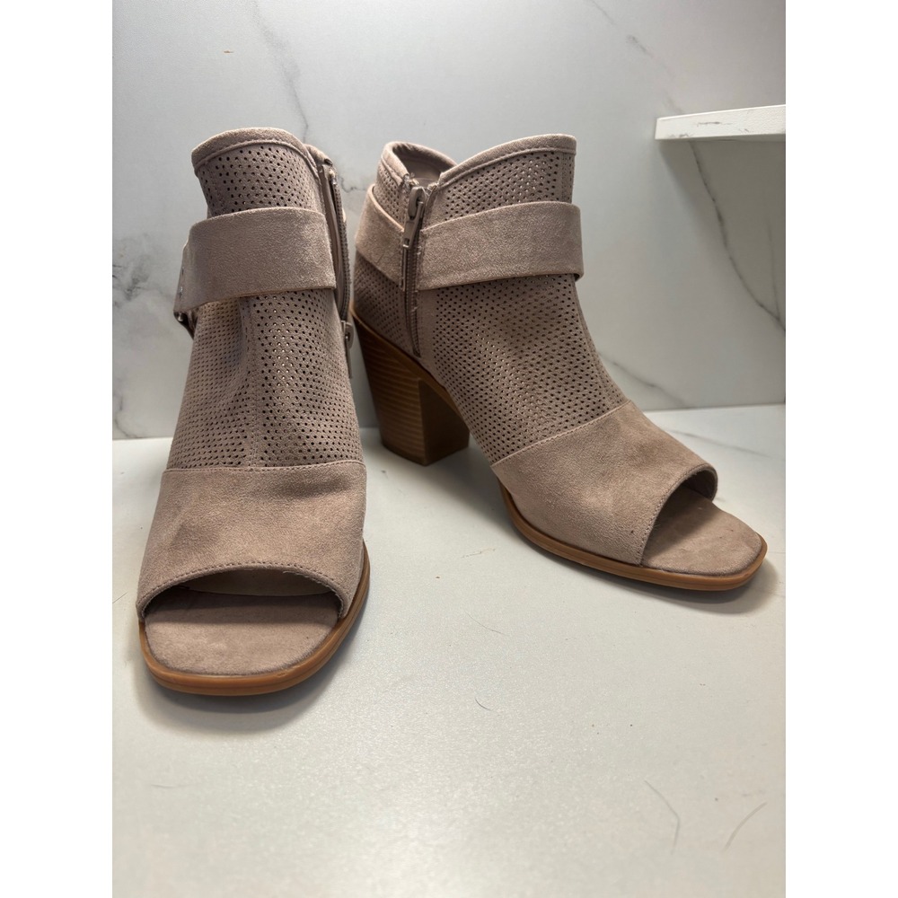 Fergalicious Augustine Taupe‎ Perforated Peep Toe Ankle Boots Tan 8.5M Studded